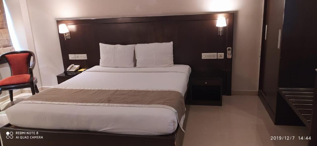 The Curzon Court Hotel Bangalore Eksteriør billede